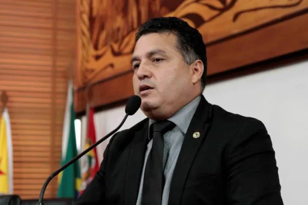 Deputado Eber Machado volta a criticar serviço prestado pela Eletrobras