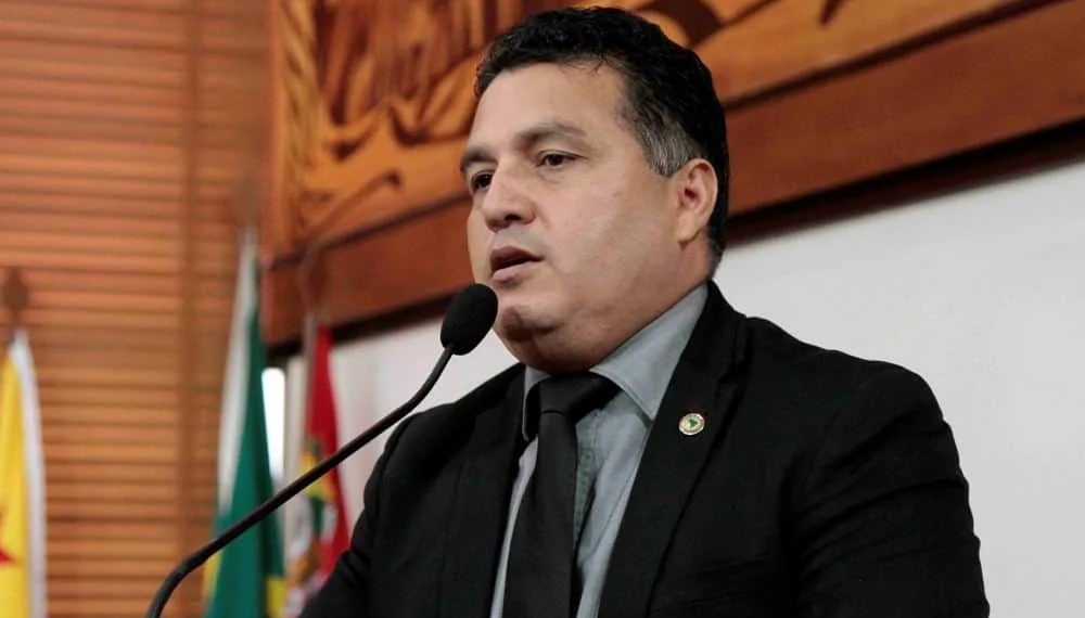 Deputado Eber Machado volta a criticar serviço prestado pela Eletrobras