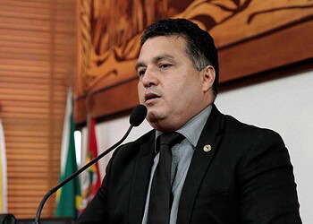Deputado Eber Machado volta a criticar serviço prestado pela Eletrobras