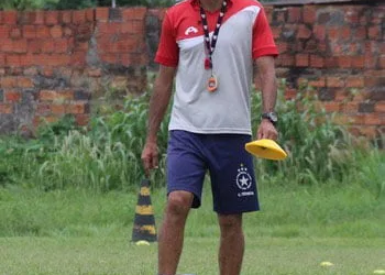 Técnico estrelado, José Carlos Cavalo, ainda não revelou jogadores titulares para este sábado. (Foto: João Paulo Maia)