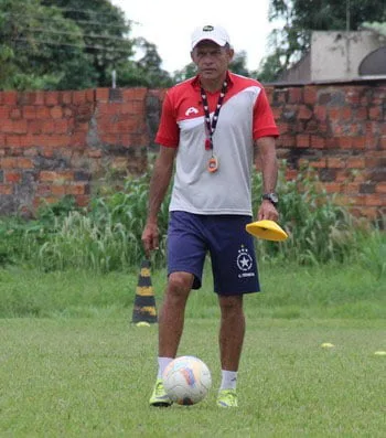 Técnico estrelado, José Carlos Cavalo, ainda não revelou jogadores titulares para este sábado. (Foto: João Paulo Maia)