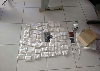 Mototaxista é preso com cocaína dentro de caixa de sapato