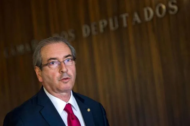 Cunha marca votação do impeachment para as 14h deste domingo