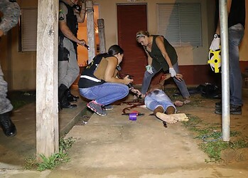Mais um jovem é executado a tiros enquanto conversava na frente de casa