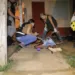 Mais um jovem é executado a tiros enquanto conversava na frente de casa
