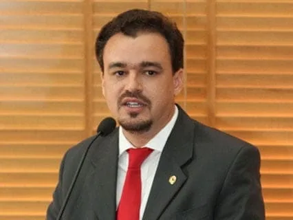 Deputado apresenta anteprojeto que cria bolsa auxílio a professores de programas de alfabetização