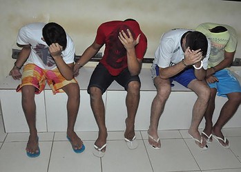 Revista tira de circulação drogas, celulares e materiais perfurantes de dentro de unidade prisional (Foto: Divulgação IAPEN)