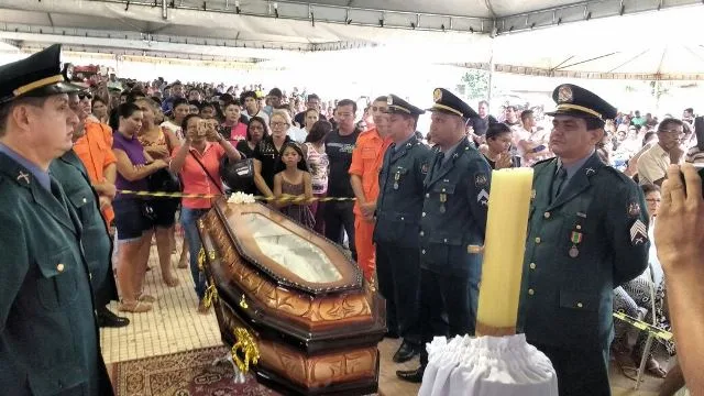 Sob forte comoção, padre Paolino é sepultado em Sena Madureira