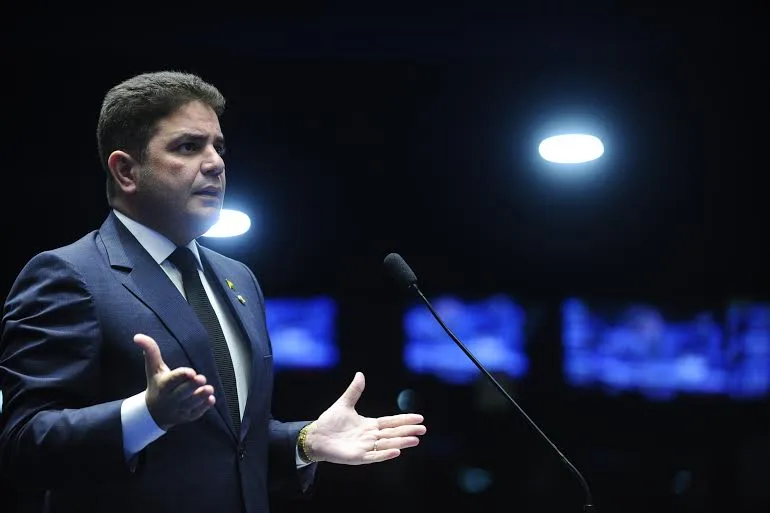 Governo do Acre precisa rever ICMS sobre combustível da aviação, diz Gladson Cameli