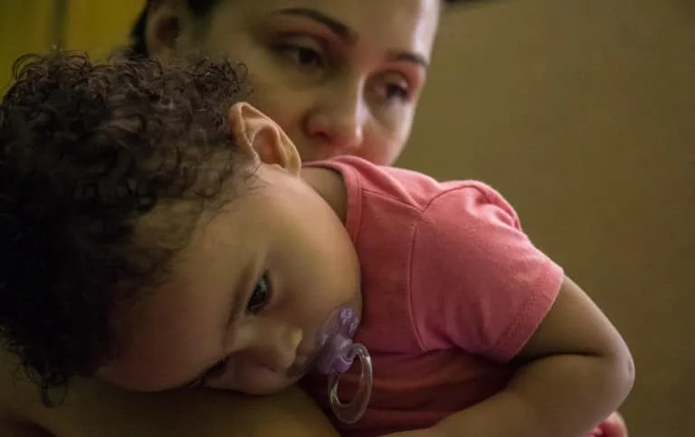 “Só quero que seja feliz”, diz mãe após cirurgia urológica de filha no Acre