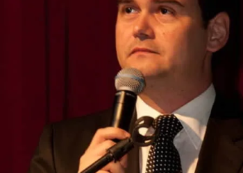 Procurador  de Justiça do Ministério  Público Estadual, Sammy Barbosa Lopes,  festejando o sucesso do livro “A Constituição no limiar do Século XXI”, que foi feito em coautoria com o Professor doutor Jorge Miranda, renomado constitucionalista mundial.