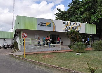 Quadrilha invade o Detran, rende vigilante e rouba todo o dinheiro do caixa eletrônico