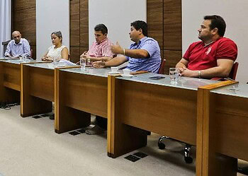 Comerciantes do município contaram do prejuízo que amargam pela avenida desestruturada. (Foto: Gleilson Miranda/Secom)