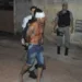 Durante a perseguição policial, um dos assaltantes foi alvejado e faleceu