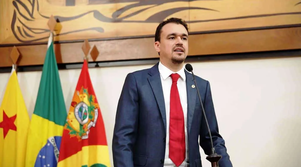 Líder do governo destaca importância do projeto De Mãos Dadas Com a Escola
