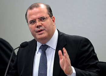 Brasília - O presidente do Banco Central, Alexandre Tombini, participa de audiência pública na Comissão de Assuntos Econômicos do Senado, sobre política monetária e crise econômica mundial