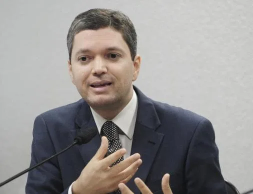 Ministro Fabiano Silveira decide deixar o Ministério da Transparência