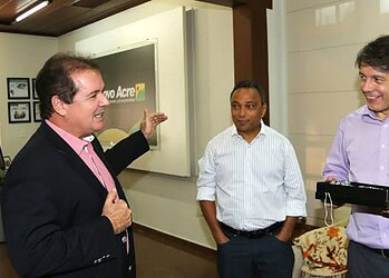 Diretor do Instituto Nacional de Matemática fecha parceria com o Acre