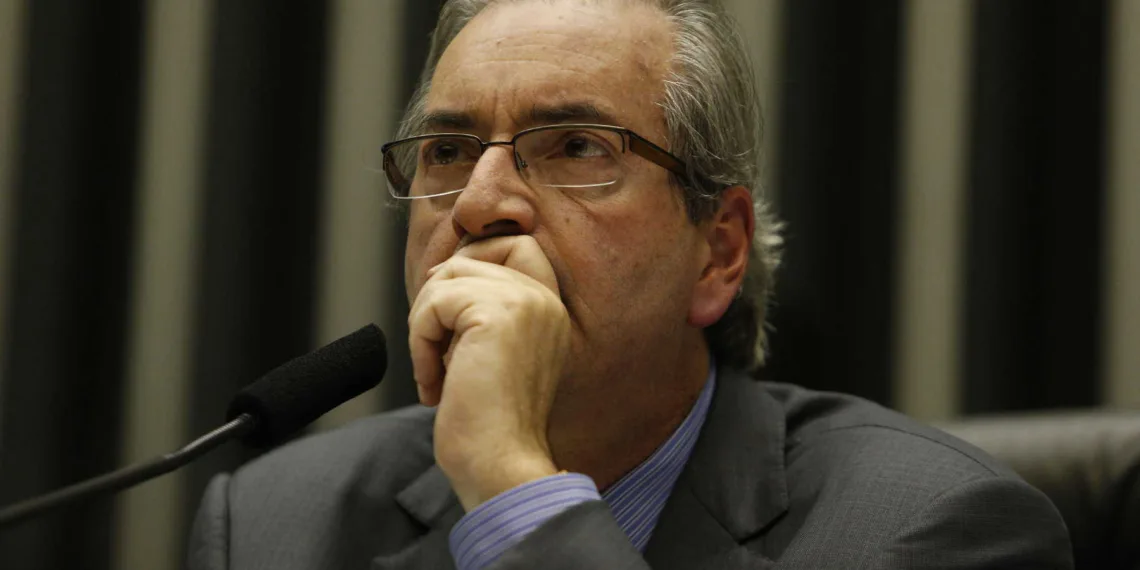 MP11     BSB DF 13 05 2015  CAMARA/MP 664    O presidente da Camara dos Deputados, Eduardo Cunha preside sessao extraordinaria destinada a analisar a MP 664/14 que muda as regras de pensao por morte. O deputado Carlos Zarattini (PT SP) relator da materia. FOTO: DIDA SAMPAIO/ESTADAO