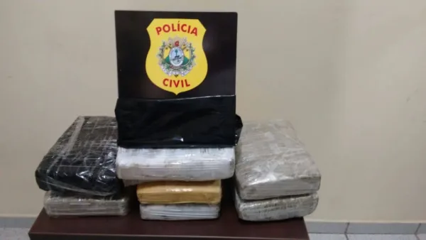 Polícia Civil prende jovem transportando 7 quilos de maconha