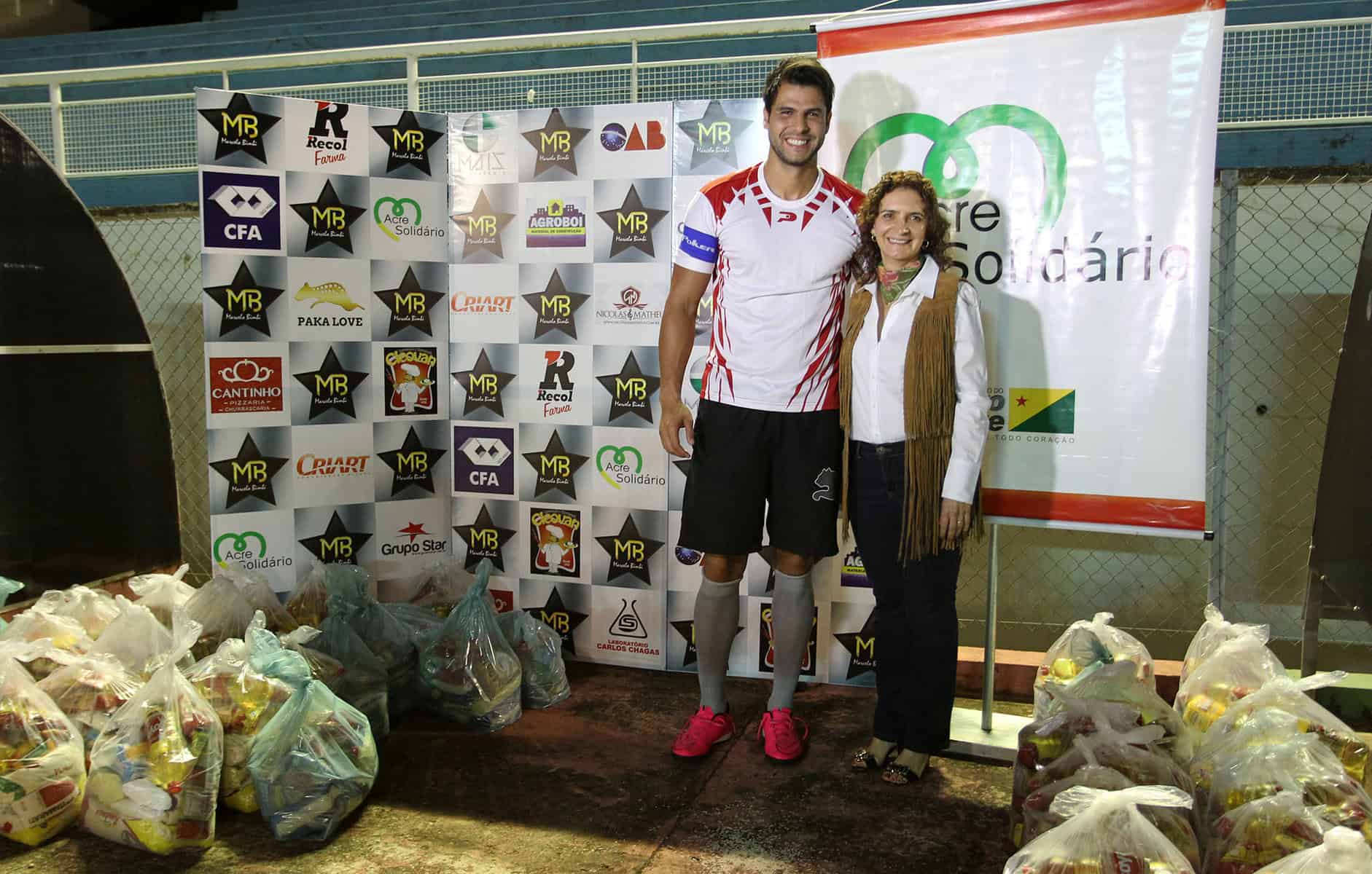Cades irá distribuir cestas arrecadas  em  jogo de Marcelo Bimbi. (Foto: Secom Acre)