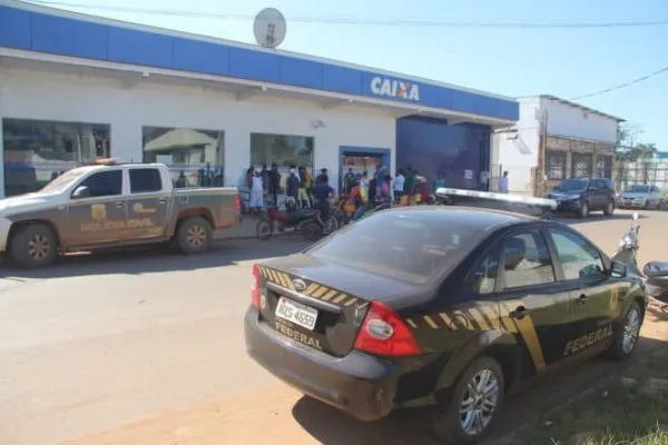 Bandidos invadem agência da Caixa Econômica Federal em Brasileia
