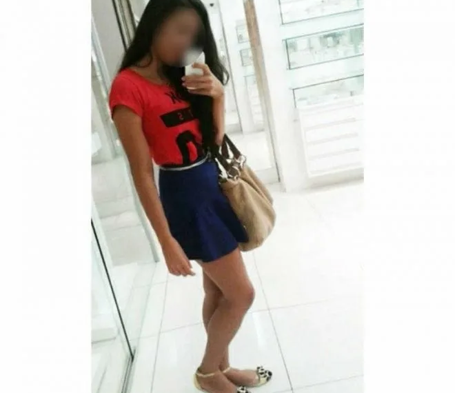 A jovem foi encontrada morta no apartamento em que morava
