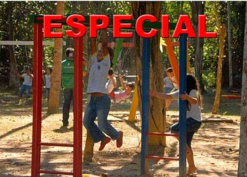 Crianças são incentivadas a brincar como antigamente