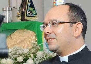 Igreja Católica recebe padre Raphael, enviado do Vaticano, neste sábado