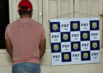 PRF prende homem com mandado de prisão em aberto na BR-317