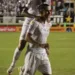 Fernando Medeiros comemora terceiro gol santista marcado na noite de ontem, na Arena da Floresta. (Foto: JOÃO PAULO MAIA)