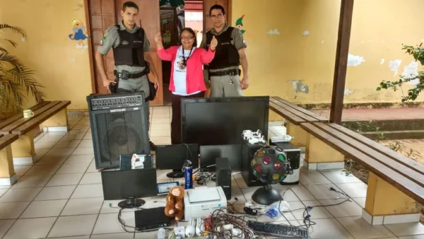 PM recupera objetos furtados de escola no bairro Tucumã