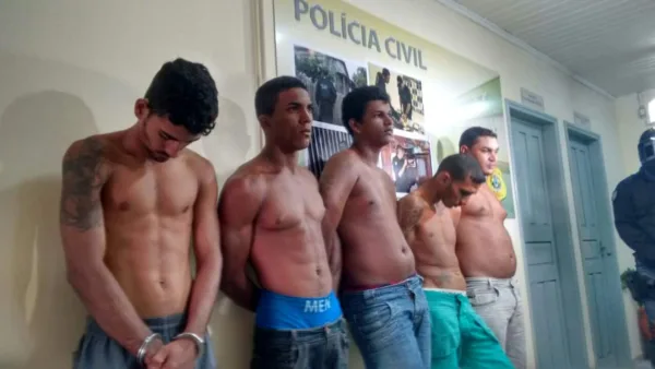 Polícia Civil prende sete por tráfico de drogas, porte de arma e receptação