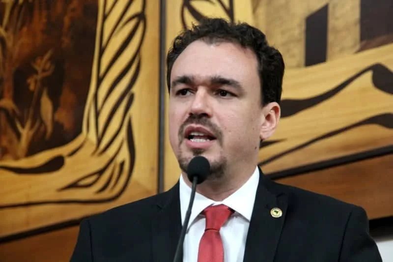 Deputado apresenta anteprojeto de lei sobre gestão democrática nas escolas públicas