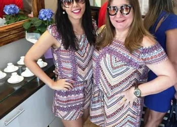 FLASH -  No estilo “tal mãe, tal filha”, Sylvane e Illana Gadelha registraram um momento de descontração no Dia das Mães. Show!