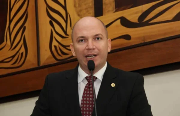 Comissão Especial da Aleac aprova PL que propõe fim da pensão para ex-governadores