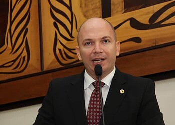 Comissão Especial da Aleac aprova PL que propõe fim da pensão para ex-governadores