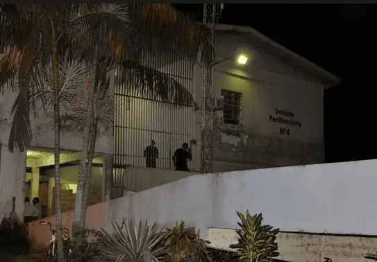 Presidiário em semiaberto é baleado 3 vezes ao sair do ‘pernoite’ na Papudinha 1 Presidiário em semiaberto é baleado 3 vezes ao sair do ‘pernoite’ na Papudinha