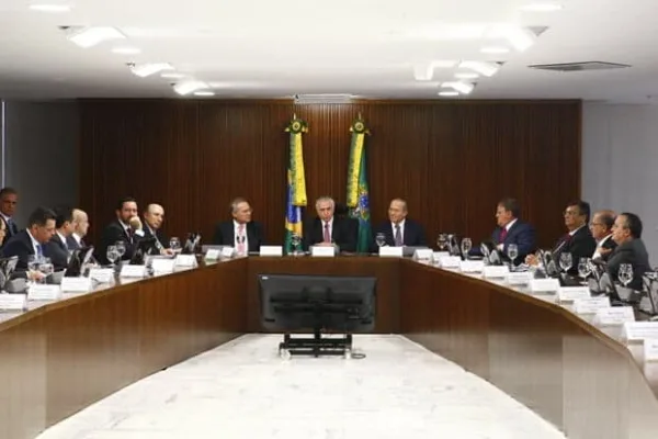 Governadores aceitam acordo e estados terão carência de seis meses na dívida