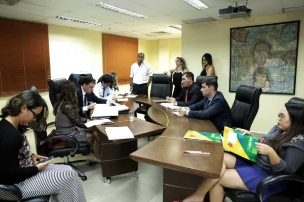 Deputados que compõem Comissão de Orçamento e Finanças da Aleac debatem LDO para 2017