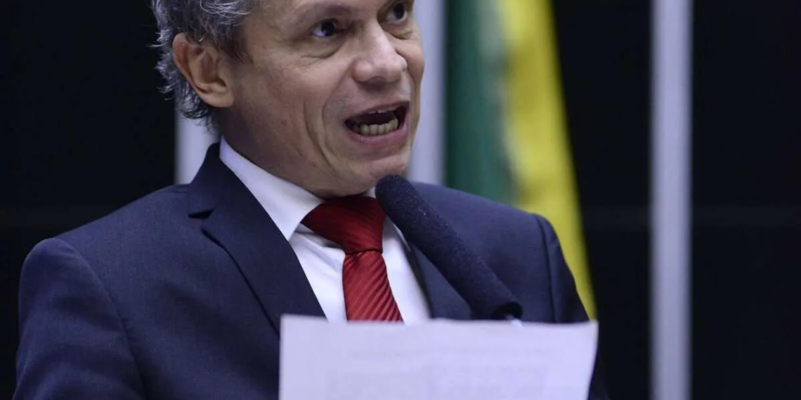 Angelim é contra reestruturação dos Correios e alerta: “A medida vai reduzir serviços e pessoal”