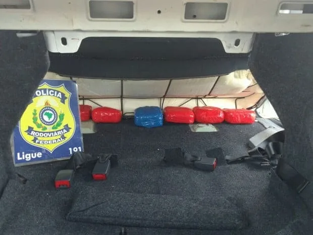 Motorista é preso com mais de 11 kg de cocaína em táxi