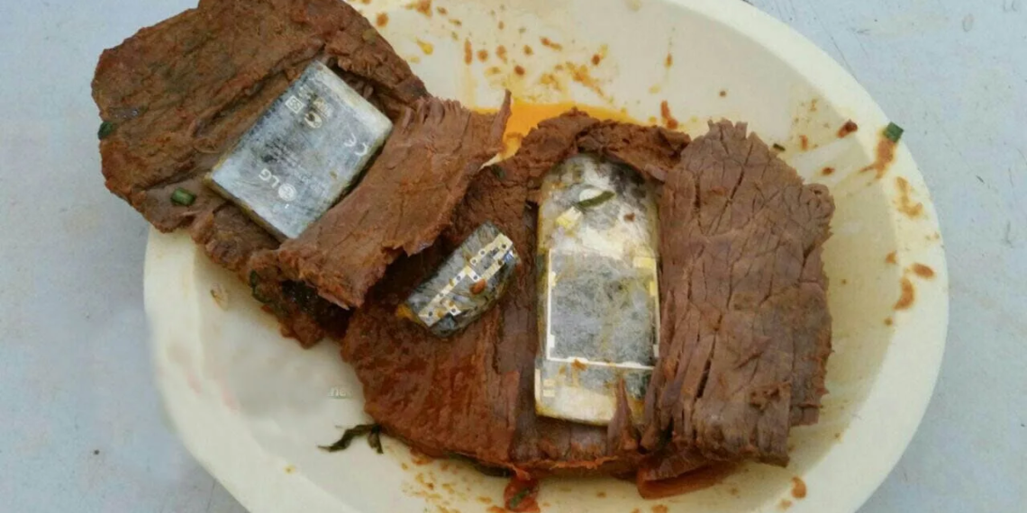 Mulher tenta entrar em presídio levando celular dentro de bife de carne