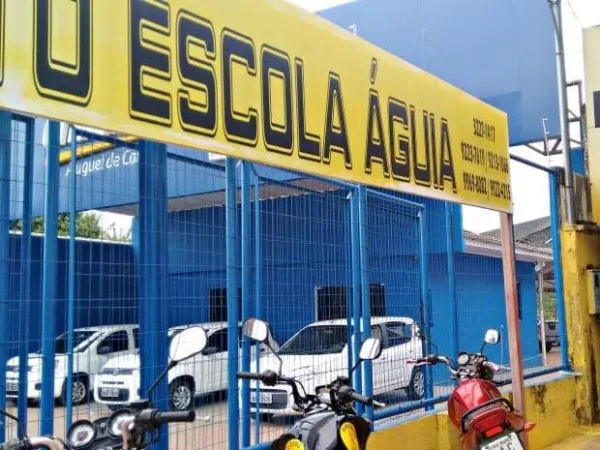 Cinco homens invadem autoescola, fazem reféns e roubam arma de instrutor