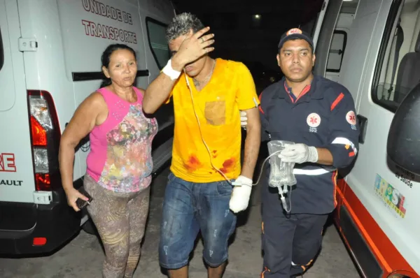 Homem quase perde os dedos da mão em tiro acidental