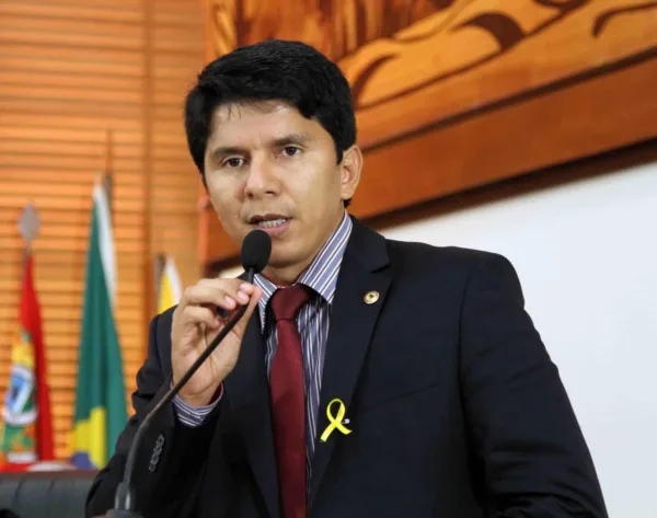 Jenilson destaca importância de PL que normatiza acesso nas unidades de saúde