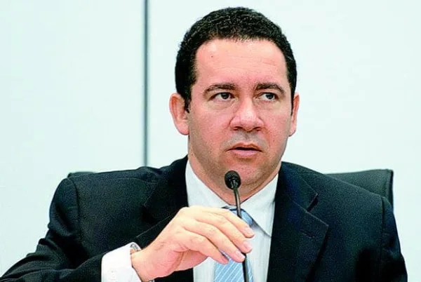 Ministro afirma que não há previsão de novos concursos em 2017