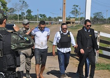 Após mais de 11 horas com família refém, homem se entrega à polícia