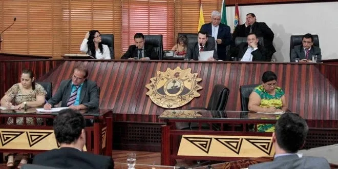 Deputados aprovam redução de 20% no salário de Tião Viana e secretários