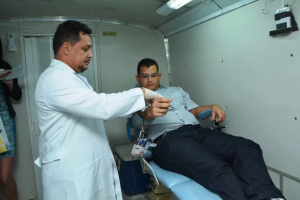 Com estoque reduzido, Hemoacre pede doação de sangue do tipo negativo